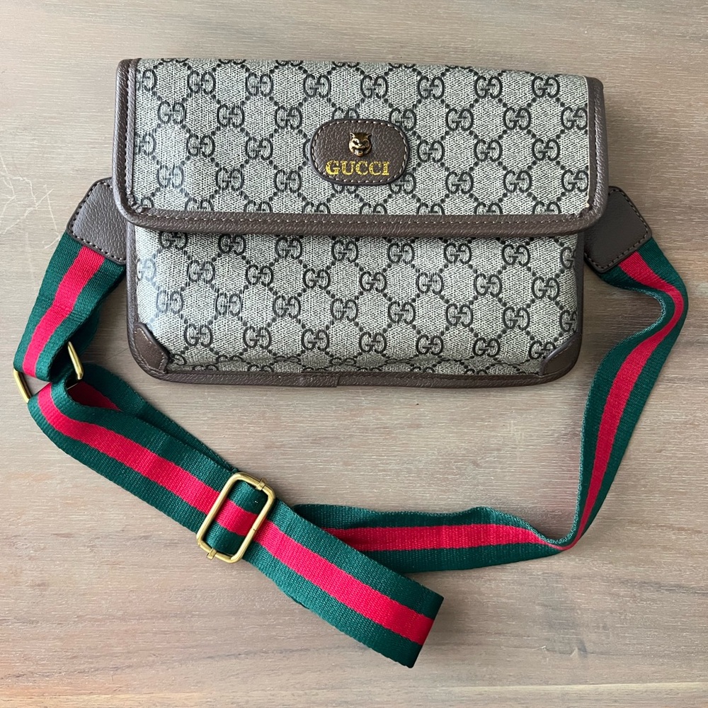 Belt bag/crossbody.
